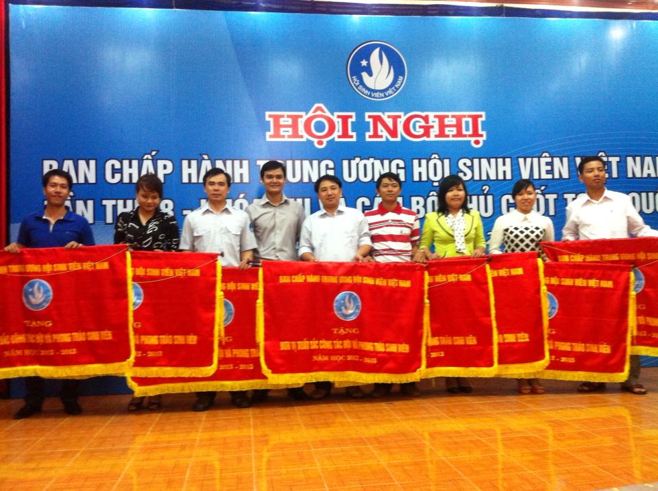 Tại hội nghị Ban chấp hành Trung ương Hội cũng trao bằng khen cho 23 tập thể vì đã có thành tích trong hoạt động Hội, trong đó có 12 đơn vị cấp tỉnh, thành, và 11 đơn vị cấp trường học. BCH Hội sinh viên tỉnh Nghệ An được nhận bằng khen trong dịp này.