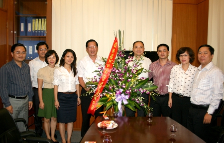 Đ/c Phan Văn Mãi, Bí thư thường trực Trung ương Đoàn chúc mừng Hội Doanh nhân trẻ Việt Nam nhân ngày Doanh nhân Việt Nam 13-10