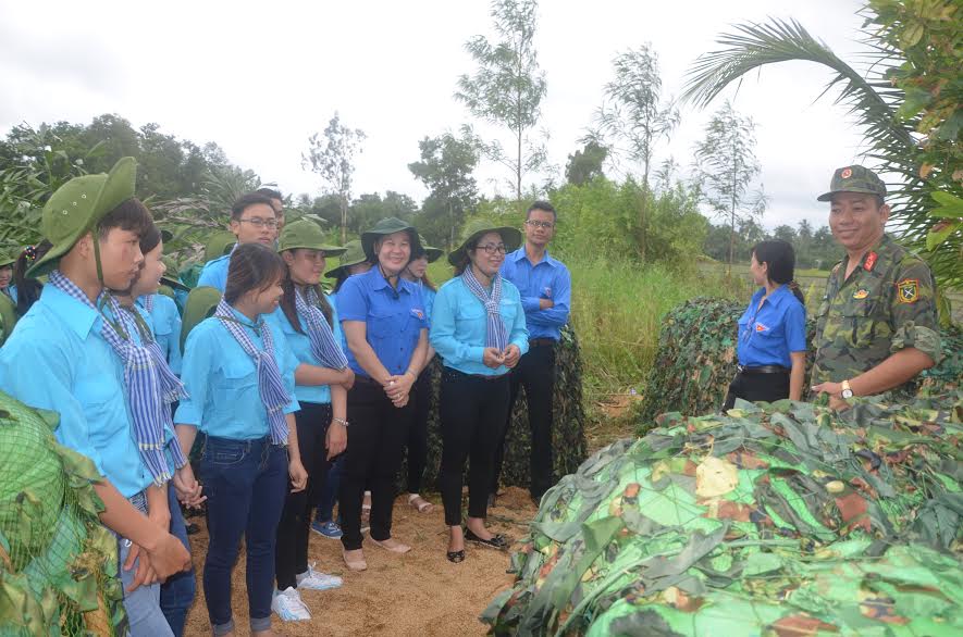 ĐVTN tham quan khu tập trung bí mật giả định