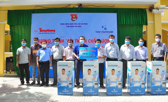 Trao tặng máy lọc nước và bồn chứa nước cho trường học tại Trà Vinh ảnh 1