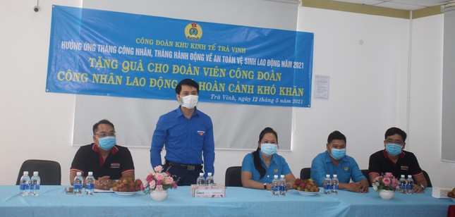 Trung ương Đoàn tặng quà cho công nhân hoàn cảnh khó khăn tại Trà Vinh ảnh 8
