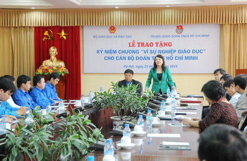 Quang cảnh buổi làm việc