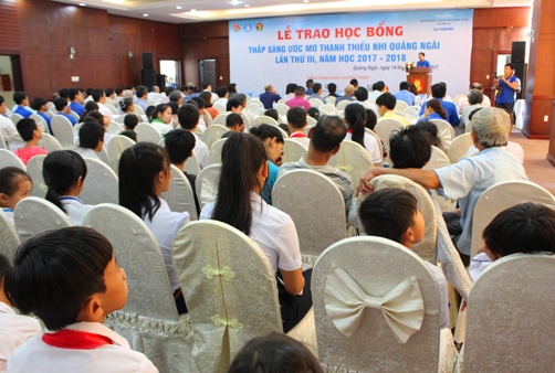 Toàn cảnh Lễ trao học bổng