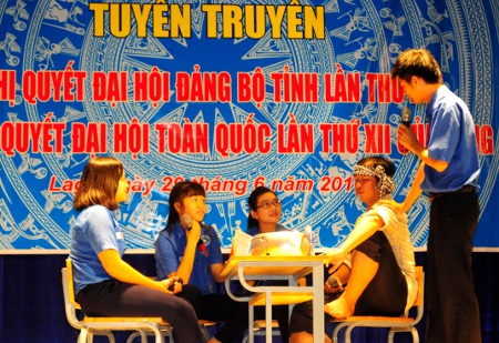 Tiểu phẩm "Nghị quyết vì dân" do Đội Tuyên truyền ca khúc cách mạng Tỉnh đoàn BÌnh Thuận biểu diễn